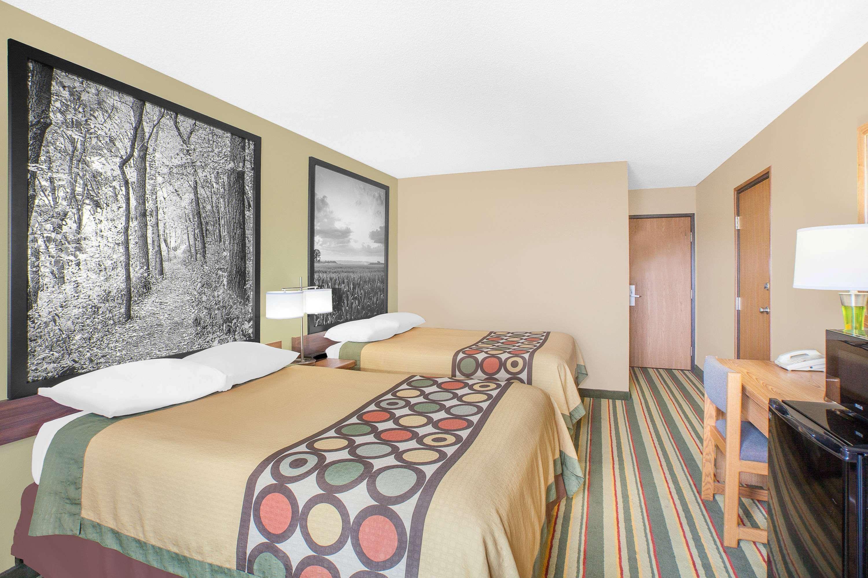 Super 8 By Wyndham Mt Pleasant Motel Mount Pleasant Eksteriør bilde
