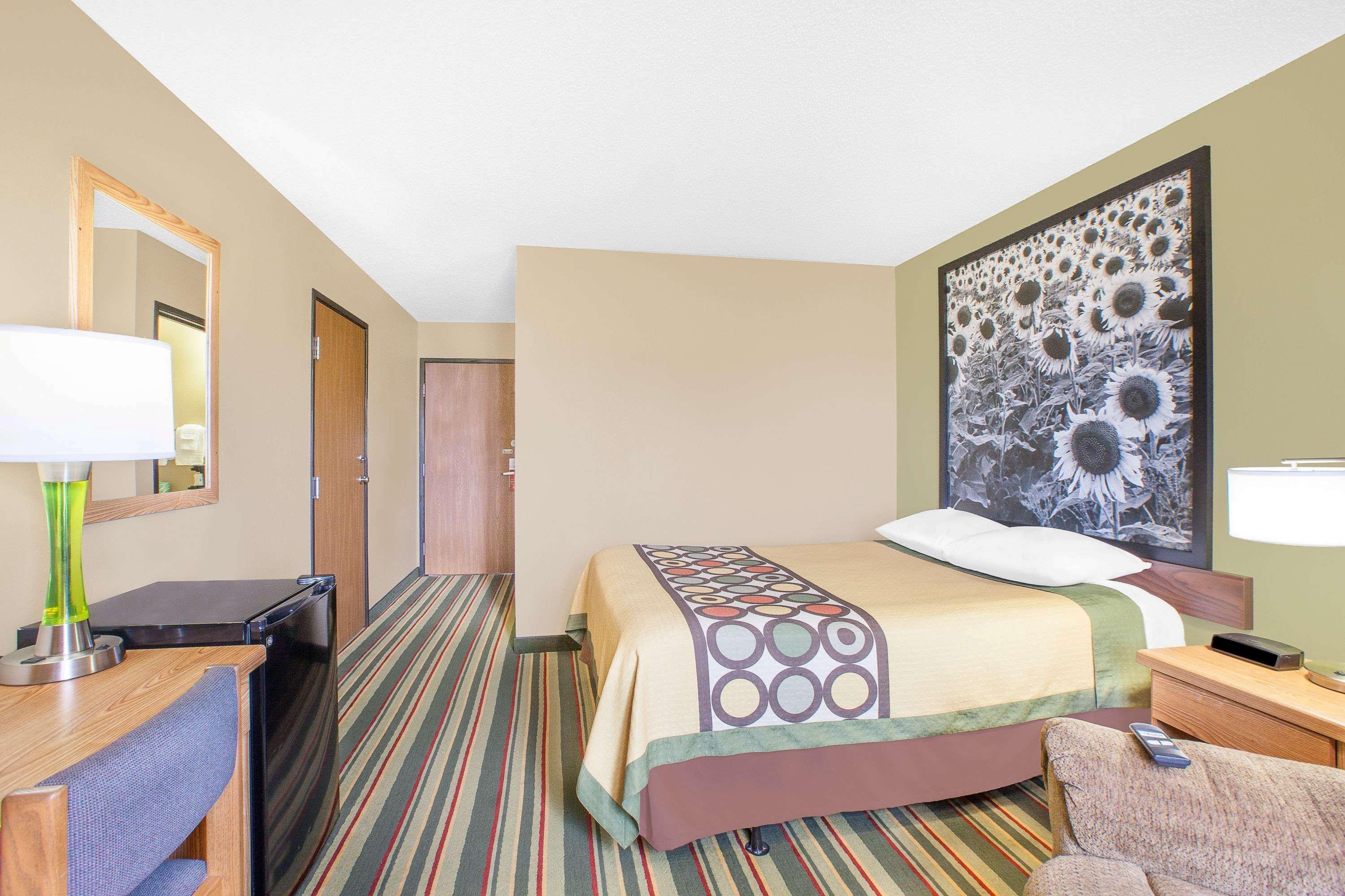 Super 8 By Wyndham Mt Pleasant Motel Mount Pleasant Eksteriør bilde